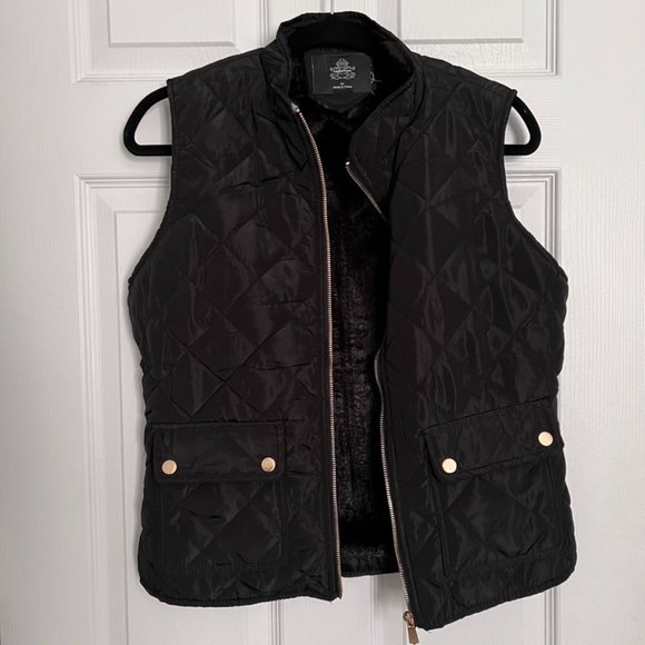 Jackets & Blazers - Black vest with fur lining